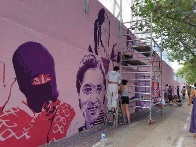 Izquierda Unida Madrid ha compartido la convocatoria, que emplaza a congregarse a las 19.00 horas frente a la obra, elaborada por Unlogic Crew, bajo el lema 'El mural no se toca'.