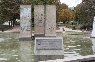 El ciclo, para el que se aconseja inscripción previa, se enmarca en el 35º aniversario de la caída del Muro de Berlín el próximo 9 de noviembre, del que el distrito cuenta con varios fragmentos originales en el parque de Berlín.