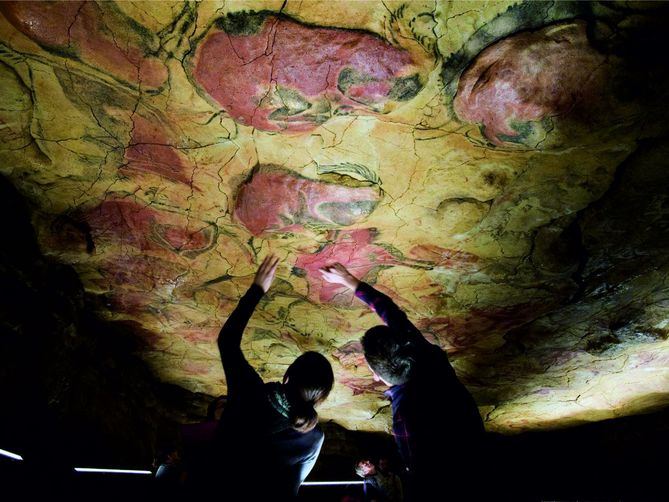 El Itinerario Cultural del Consejo de Europa Caminos del Arte Rupestre Prehistórico ofrece en España más de 100 grandes destinos rupestres de gran interés científico, cultural, artístico y arqueológico, agrupados en 15 rutas regionales, todos ellos abiertos al conocimiento y disfrute de la sociedad española, europea y mundial.