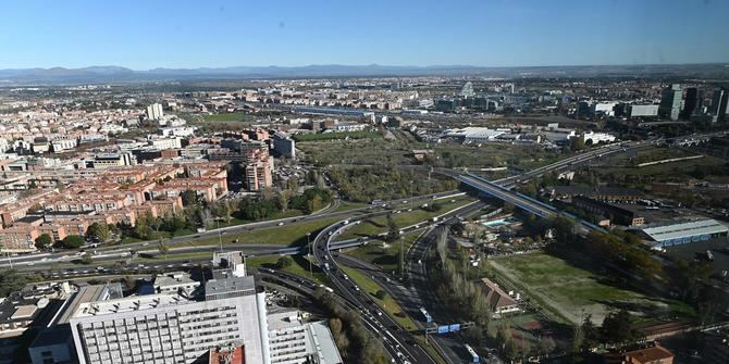 Esta reordenación, que se mantendrá aproximadamente hasta el mes de octubre, permitirá ejecutar la primera fase del paso inferior que recogerá el tráfico del paseo de la Castellana en dirección a la avenida de la Ilustración por la M-30.