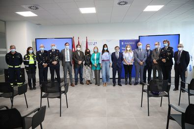 El alcalde ha estado acompañado en su visita por la vicealcaldesa, Begoña Villacís; la delegada de Obras y Equipamientos, Paloma García Romero; la delegada de Seguridad y Emergencias y portavoz municipal, Inmaculada Sanz, y el concejal de Hortaleza, Alberto Serrano.