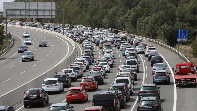 La primera operación salida del verano, del viernes 1 de julio al domingo 3, registró en Madrid 790.473 desplazamientos. En el reciente puente de Santiago Apóstol, del viernes 22 al lunes 25, Madrid sumó 1.007.524 desplazamientos.