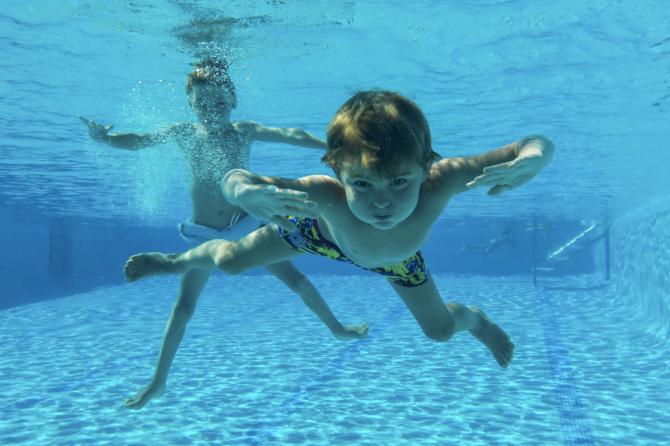 Las piscinas han aplicado protocolos de seguridad y, siendo responsables, son un refugio seguro este verano