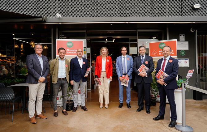 La Comunidad de Madrid colabora en la promoción de los productos agroalimentarios de la región con una aportación anual de 800.000 euros y otras acciones puntuales como, en esta ocasión, su apoyo a la iniciativa Alimentos a la madrileña de los supermercados Sanchez Romero, que ha sido presentada por la consejera de Medio Ambiente, Vivienda y Agricultura, Paloma Martín.