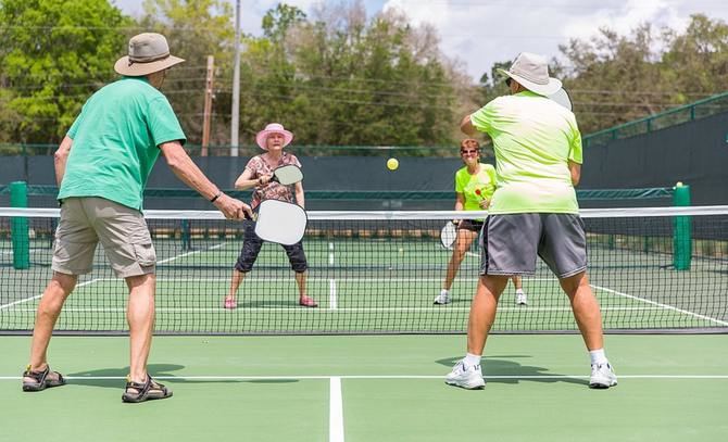 El objetivo es fomentar la autonomía de las personas con discapacidad intelectual a través de este deporte, mezcla de bádminton, tenis y tenis de mesa.