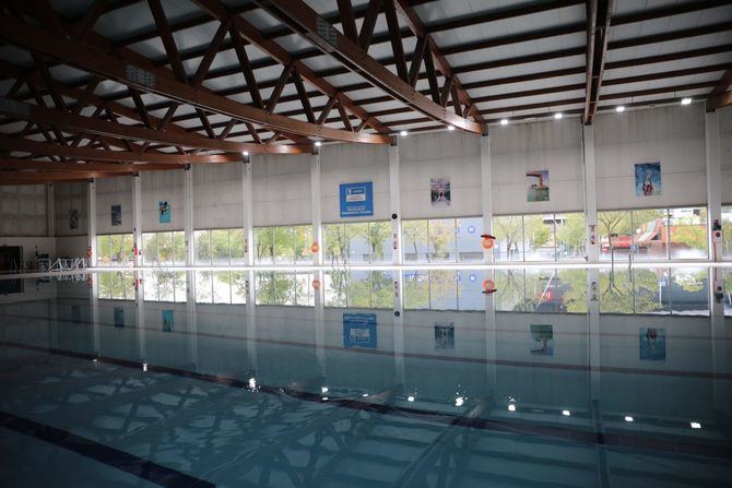 El pasado año se reformó el pabellón cubierto del centro deportivo con una inversión de 2,1 millones de euros. En total, en los dos últimos años el Ayuntamiento ha destinado a la mejora de estas instalaciones 4,6 millones de euros. 