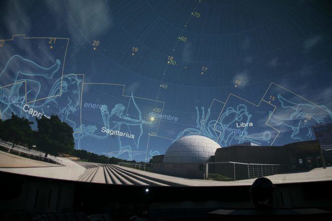 Planetario de Madrid, en colaboración con la Agrupación Astronómica de Madrid, invita a los ciudadanos a participar en una jornada pública de observación con telescopios, este viernes, desde las 20.30 horas a medianoche.