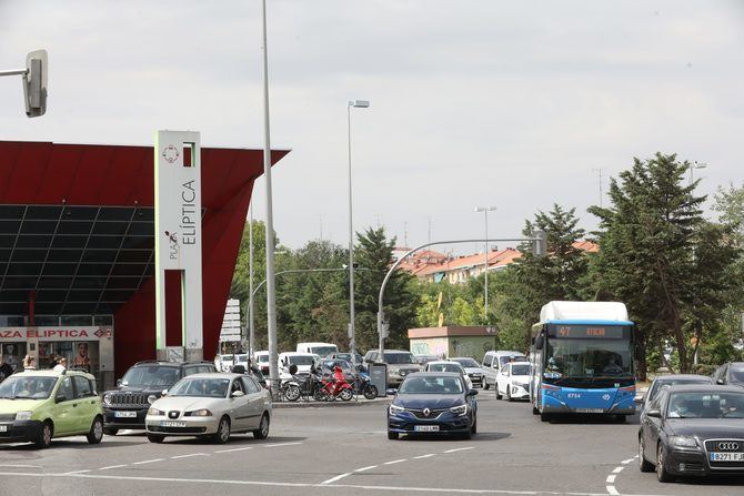 La circulación por el perímetro es libre para todos los vehículos, indistintamente de la clasificación ambiental de la Dirección General de Tráfico (DGT), pero el acceso y circulación a su interior queda restringido, incluyendo el tramo de la autovía A-42, a los vehículos A.