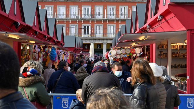 La Comunidad de Madrid habla de situación de 'control' y ha descartado endurecer las restricciones, con medidas como la implantación del pasaporte COVID por la que han optado otras regiones, dado el comportamiento asistencial y el alto índice de vacunación. 