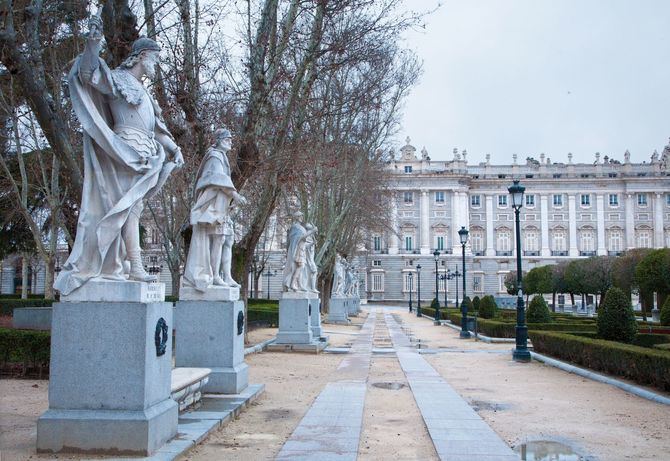 el Movimiento Católico Español ha convocado este domingo una concentración en la plaza de Oriente, a partir de las 10.00 horas. 