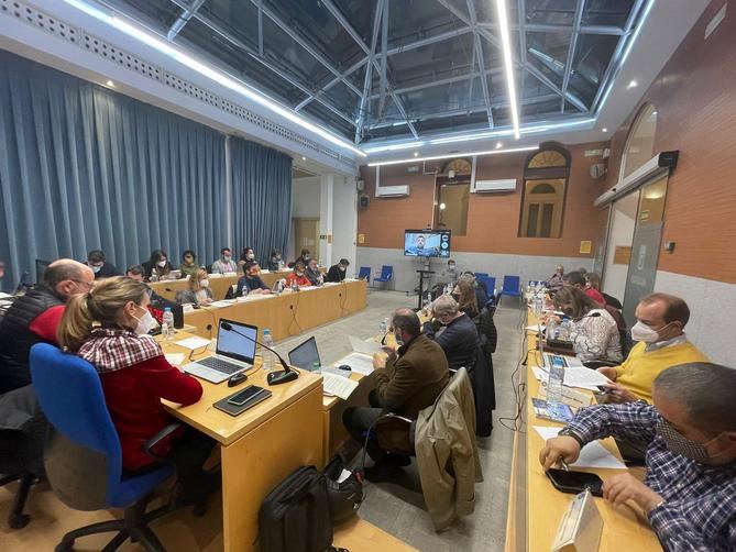 El Pleno del distrito Centro aprobó ayer con el 'sí' de todos los grupos a excepción de Vox, que votó en contra, la propuesta del PSOE para recordar a la escritora madrileña Almudena Grandes.