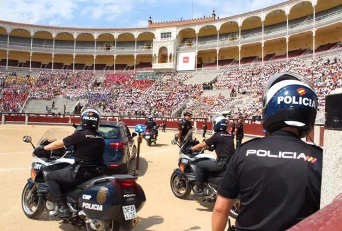 Al acto, que comenzará a las 10.00 horas, acudirá la delegada del Gobierno en Madrid, Mercedes González, y el jefe superior de Policía de Madrid, Manuel Soto, entre otras autoridades. La exhibición comenzará las 11.00 horas.