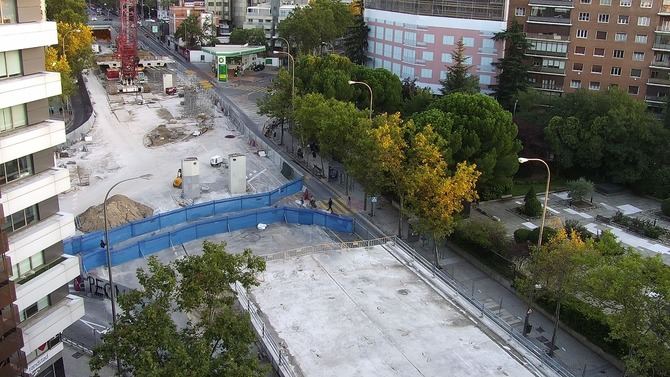 El tramo de Príncipe de Vergara desde el cruce con María de Molina hasta el cruce con López de Hoyos es ya transitable en ambos sentidos.