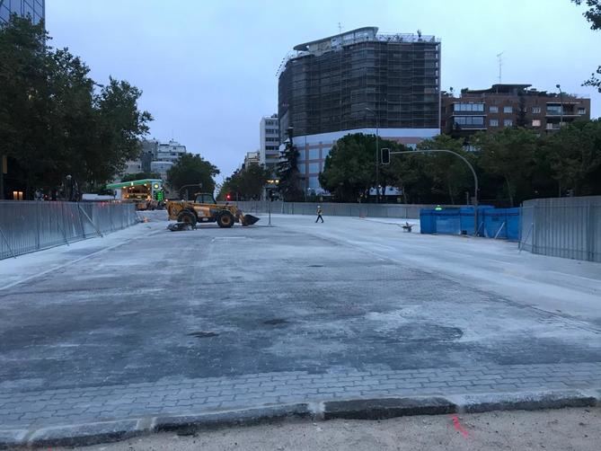 Se recuperan todos los pasos de peatones que había antes de las obras iniciadas en julio en la intersección de Príncipe de Vergara con Francisco Silvela y cinco líneas de la Empresa Municipal de Transportes (EMT) recuperan sus itinerarios: 29, 52, 72, 73 y N2.