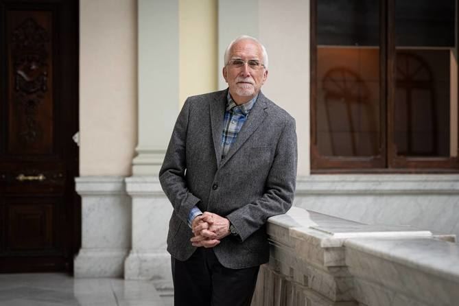 El pasado mes de noviembre, el jurado del Premio de Literatura en Lengua Castellana 'Miguel de Cervantes', correspondiente a 2023, eligió al escritor Luis Mateo Díez como ganador de la edición de ese año. El premio está dotado con 125.000 euros y constituye el más prestigioso galardón de las letras en español.