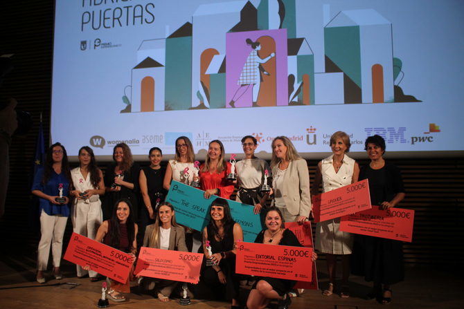 El Ayuntamiento de Madrid busca promover el emprendimiento femenino a través del reconocimiento de proyectos originales, creativos e innovadores acometidos por mujeres.