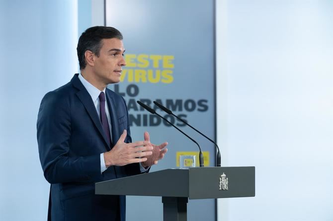 Sánchez ha apelado a desplegar un 'enorme ejercicio' de disciplina y resistencia para 'doblegar' esta segunda ola de la pandemia, incidiendo en que se evita con este estado de alarma una medida 'dañina' para la economía con la paralización total de la actividad del país.