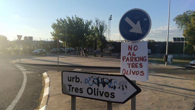 Vecinos del barrio de Tres Olivos, en Fuencarral-El Pardo, ha anunciado que no pondrán las mesas informativas en las que pretendían informar sobre su rechazo al parking proyectado por el Ayuntamiento.