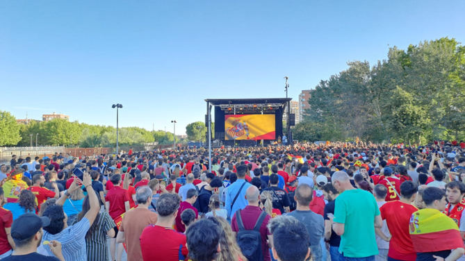 El Ayuntamiento de Madrid ha anunciado la instalación de pantallas en puente del Rey y plaza de Colón para la final de la Eurocopa entre España e Inglaterra. 