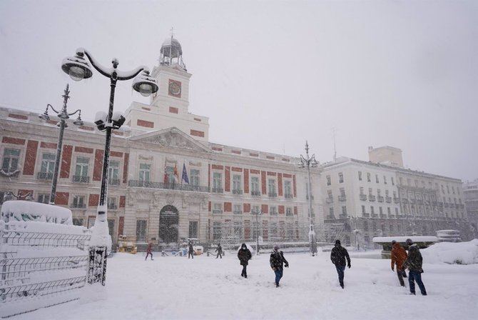 Se va a habilitar el patio principal de la sede del Ejecutivo madrileño como punto céntrico y de fácil acceso por Metro, para atender a todas las personas que deseen donar, desde este miércoles 13 de enero hasta el viernes 15, en horario de 9.00 a 21.00 horas ininterrumpidamente, excepto el miércoles, que arranca a las 10.00 horas. 