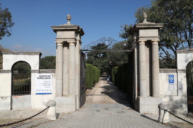 El concejal del distrito, Martín Casariego, ha explicado la puesta en marcha de la mesa técnica que analizará el futuro uso de la finca. Este órgano deliberativo está formado por representantes del Ayuntamiento con competencias en este singular espacio de 17 hectáreas, ubicado en la calle de Alcalá, 551.