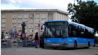 En el caso de la capital, se suman 23 autobuses extra en las ocho líneas de la Empresa Municipal de Transportes de Madrid (EMT) que comunican con los cementerios madrileños.


