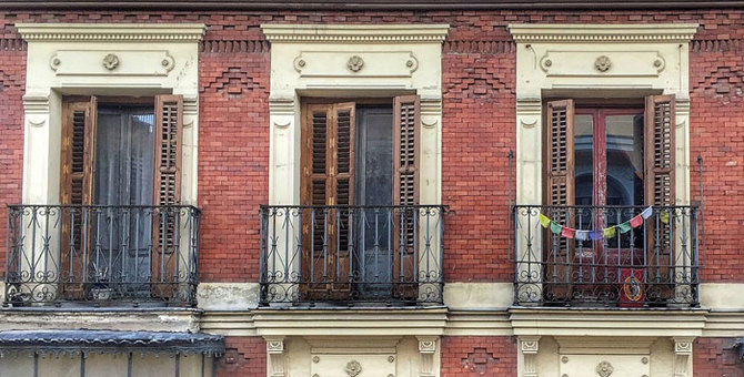 Como grandes novedades, en comparación con planes anteriores, ‘Rehabilita 2020’ mejora el porcentaje de las ayudas que recibirán los vecinos y aumenta el número de potenciales beneficiarios, ya que están incluidos todos los barrios de Madrid. Está previsto que el plazo de solicitudes comience en septiembre.