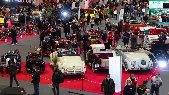 El Salón Internacional de vehículo de época, clásico y de colección, Retromóvil, acoge, en su XX edición, algunos de los coches y motocicletas de colección mejor conservados y originales, hasta este domingo 26 de noviembre, en las instalaciones de Ifema Madrid.