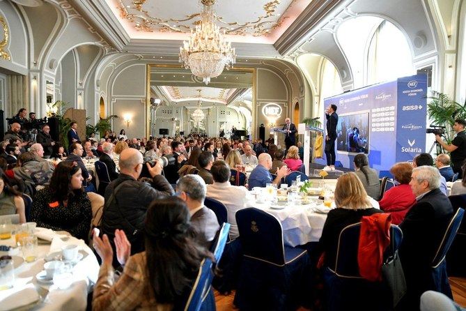 Sotomayor ha estado arropado por la plana mayor de la cúpula del partido, en un desayuno informativo organizado por Nueva Economía Forum.