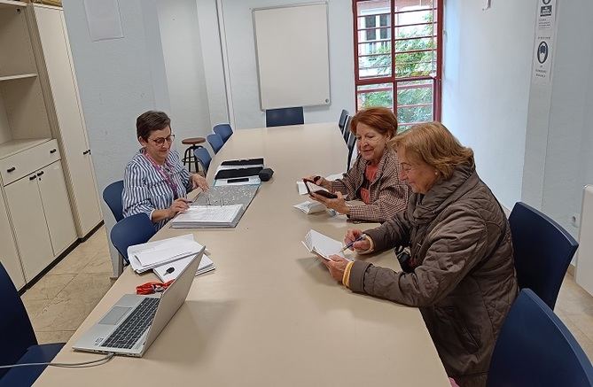 La jornada 'Longevidad y Buenos Tratos' cuenta con la participación de especialistas de diferentes ámbitos e instituciones, como psicólogos, enfermeras, personal de servicios sociales, profesionales de SAMUR-Protección Civil y de Policía Nacional.