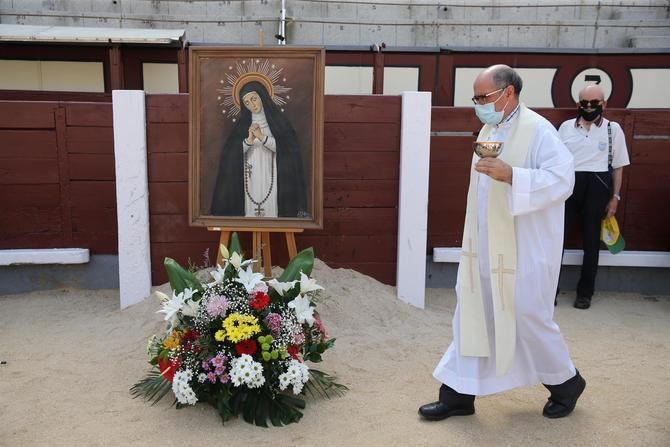 Cada 15 de agosto se celebra esta misa en honor a la Virgen de la Paloma en la que, además, se recuerda a todas las personas del mundo del toro y a los empleados de la Plaza de Toros de Las Ventas fallecidos durante el año. 