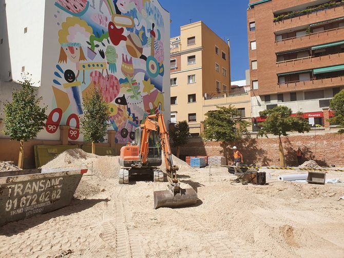 José Fernández, concejal del distrito, ha visitado el CEIP Amador de los Ríos y ha explicado que 'estas actuaciones se realizan para contribuir a la mejora de la calidad, la seguridad y la salubridad de nuestros colegios, atendiendo las peticiones que desde las direcciones de los centros nos han llegado'.