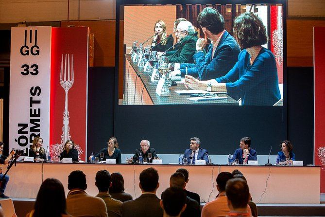 Campeonatos, espacios y las Mesas Redondas Gourmets con cocineros emergentes, en las que analizar el futuro de la gastronomía y descubrir las bondades del producto de calidad, seña de identidad de SG.