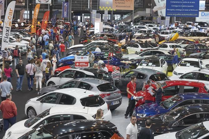 Los concesionarios vuelven a mostrar más fortaleza, por el tirón de los coches de entre uno y dos años de edad. Respecto a los turismos, el diésel continúa sus descensos, aunque es mayoritario en el mercado de ocasión, con el 55,3% de las ventas de octubre. 