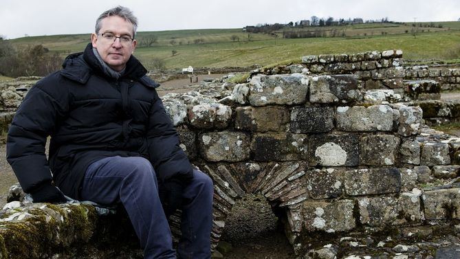 El escritor viaja hasta el Muro de Adriano para presentar 'Y Julia retó a los dioses', la novela con la que pone punto final a la historia de la emperatriz romana que le dio el Premio Planeta.

