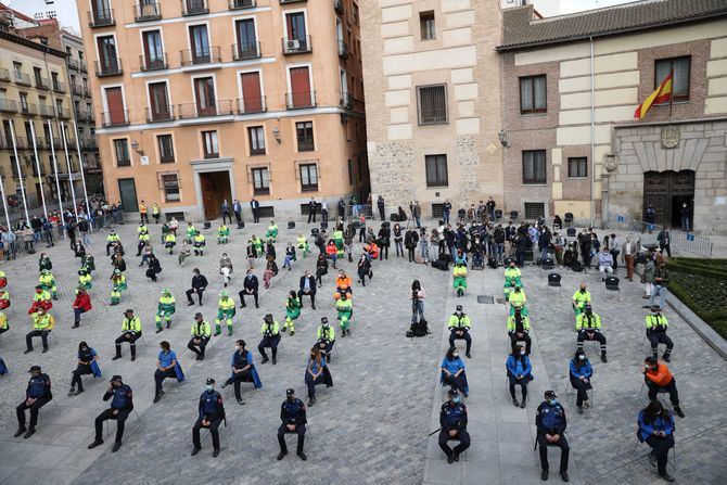 Segura ha agradecido el trabajo realizado “por mujeres y hombres que se dejan la piel más allá de lo que deberían para ayudar al prójimo, nuestros sanitarios, nuestros bomberos, todos los servidores públicos”. 