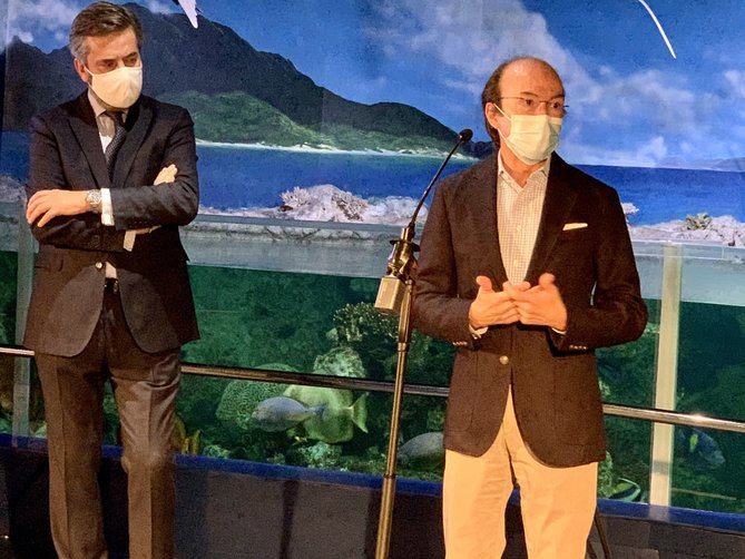 El consejero de Ciencia, Universidades e Innovación, Eduardo Sicilia, realizó la presentación de la programación de actos en el Zoo Aquarium de Madrid. En el diseño se ha involucrado activamente la Consejería de Ciencia, Universidades e Innovación, que participa con seis actividades sobre divulgación científica, las investigaciones realizadas por mujeres, la diversidad, la relación con la música o la paz, el conocimiento y el desarrollo.