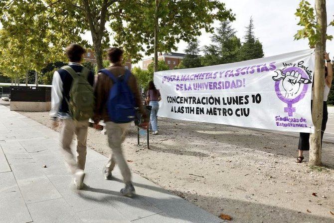 La Universidad Complutense de Madrid ha abierto un expediente informativo para analizar lo ocurrido. También tomará medidas al respecto la Fiscalía de Madrid.