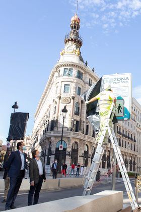 Martínez-Almeida inaugura la peatonalización de la Puerta del Sol, cerrada al tráfico desde el 20 de agosto