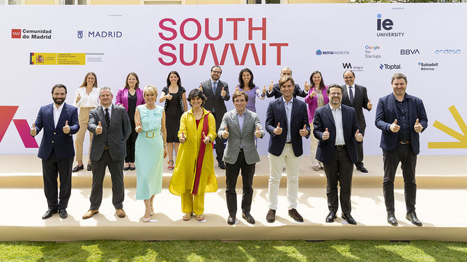 Almeida ha recordado que South Summit ha supuesto “más de 10.000 millones de euros en inversiones, más del 70 % para startups españolas” y un retorno económico de 28 millones de euros para la ciudad de Madrid