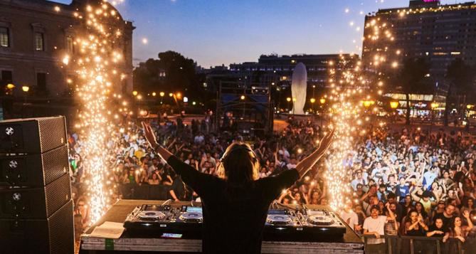Durante los próximos 7, 8 y 9 de junio, el festival South Summit Street Fest 2023 llenará tres icónicas plazas de Madrid con la mejor música del panorama nacional e internacional.
