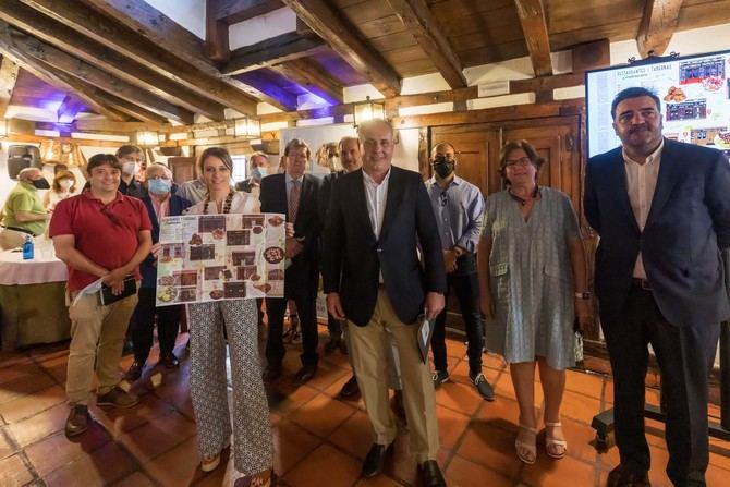 La delegada del Área de Cultura, Turismo y Deporte, Andrea Levy, afirmaba durante la presentación que estos restaurantes y tabernas son “parte de nuestra cultura, de nuestra gastronomía y de nuestra literatura”.