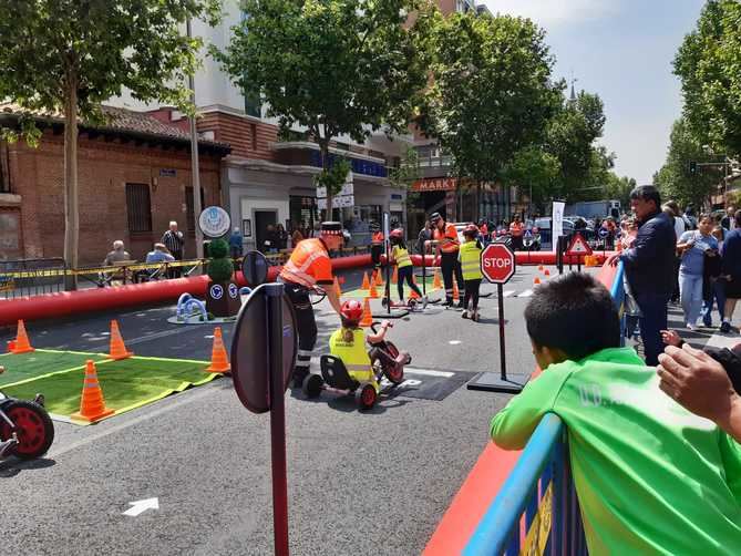 Organizado por la Junta Municipal de Tetuán, cuenta con la colaboración de asociaciones vecinales, culturales, deportivas, empresas, ONG y servicios municipales como Policía Municipal, Bomberos y SAMUR-PC, además de Bomberos sin Fronteras.