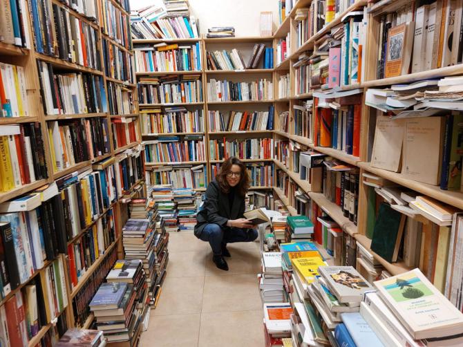 La concejala de Tetuán, Paula Gómez-Angulo, durante su visita con motivo del Día de las Librerías el pasado sábado 11 de noviembre.