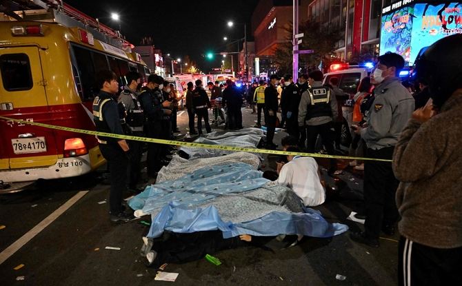 El décimo aniversario del Madrid Arena coincide con la tragedia ocurrida este fin de semana en Seúl, la capital de Corea del Sur, donde centenares de personas que celebraban Halloween han quedado atrapadas en un estrecho callejón durante una avalancha. El resultado, 153 muertos y 133 heridos.