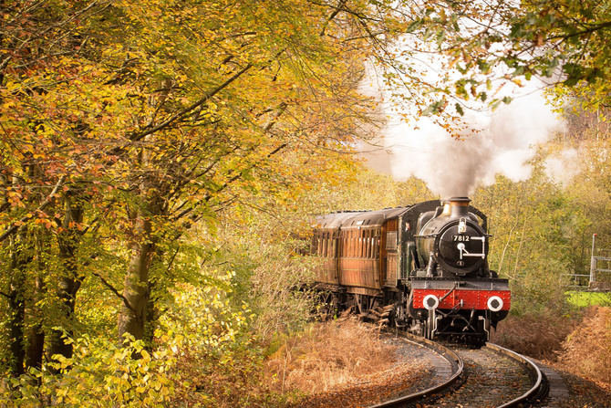 Estos singulares trenes, tanto por su diseño como por sus actividades turísticas y didácticas, nos muestran el pasado y el presente del ferrocarril.