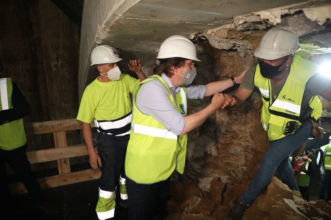 El método constructivo en este tramo de unos 50 metros de longitud ha sido distinto al del resto del túnel para salvaguardar los restos del palacio. 