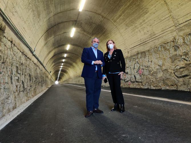 La delegada de Obras y Equipamientos, Paloma García Romero, y el concejal de Fuencarral-El Pardo, Javier Ramírez, han visitado los trabajos, que están a punto de concluirse.
