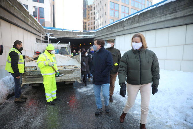 En concreto, el alcalde y la delegada han conocido de primera mano los trabajos desarrollados en la salida del ramal de Agustín de Foxá del túnel de plaza de Castilla.