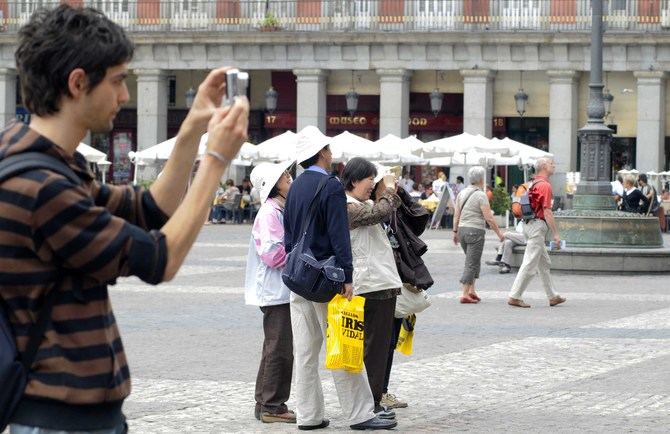 Según datos del Ayuntamiento de Madrid, el Turismo supone 'el 12% del PIB de la ciudad'. y repercute indirectamente en el empleo de muchos otros sectores de la economía local y regional.